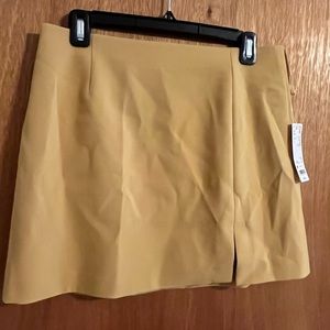 UNIQLO mini skirt with slit tan yellow nwt
